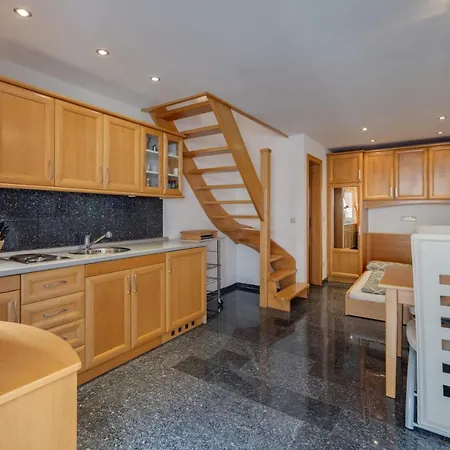 Apartment Fijala Pool-anlage