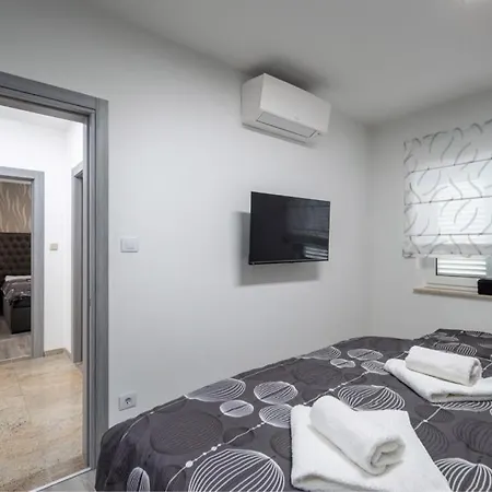 Apartman Fijala Pool-anlage