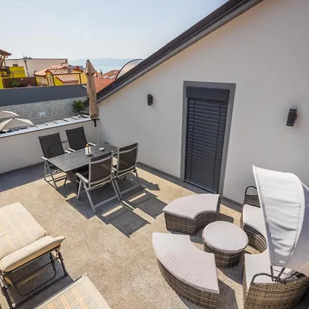 Apartment Fijala Pool-anlage